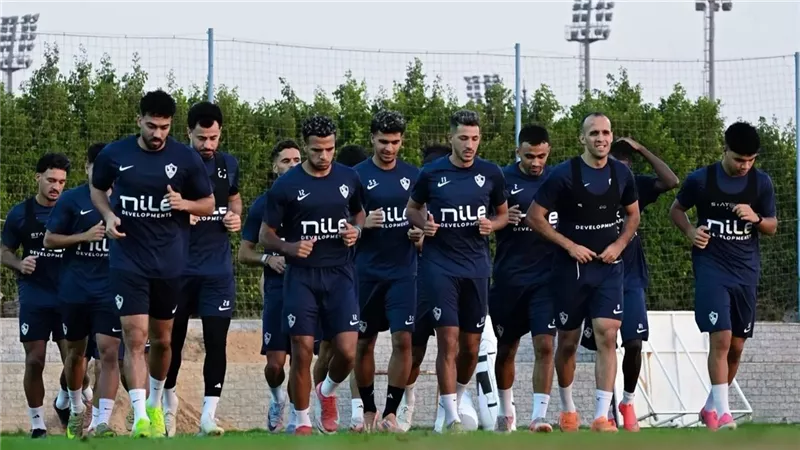وصول حافلة الزمالك إلى ستاد القاهرة لخوض مباراة منتخب السويس بتروجت