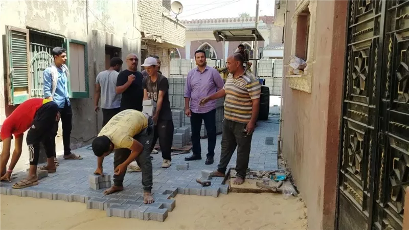 الجيزة : بدء أعمال رفع كفاءة وتركيب بلاط الإنترلوك بـ٢٩ شارعًا بالبدرشين