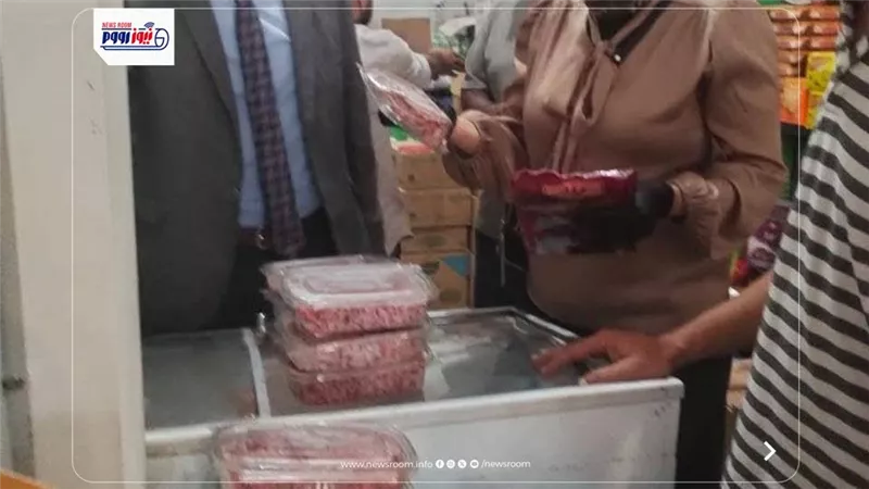 حملات تموينية بالمنيا تضبط دقيقًا وزيوت وسلعًا مجهولة المصدر وتحرر 374 مخالفة 