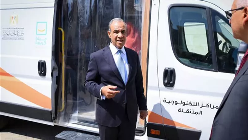 وزير الخارجية يتابع تطوير الخدمات القنصلية ورقمنة المعاملات