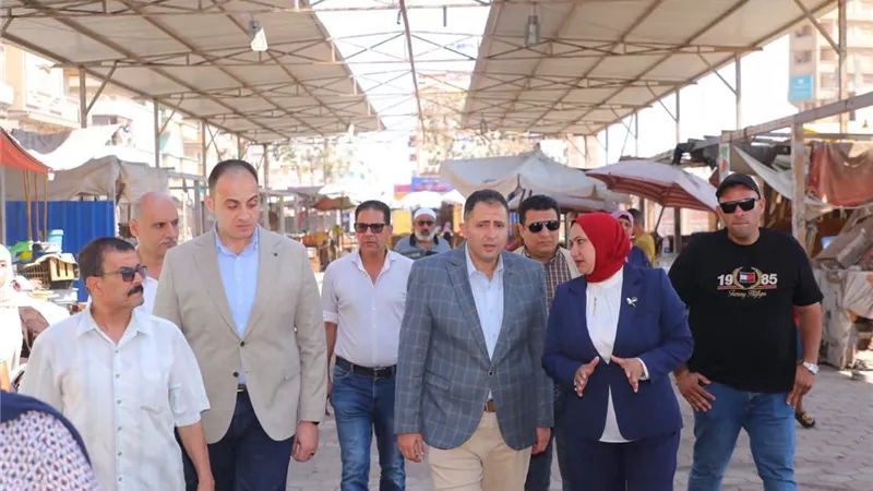 محافظ دمياط يتفقد سوق الخضروات والفاكهة والأسماك بفارسكور لتطويره