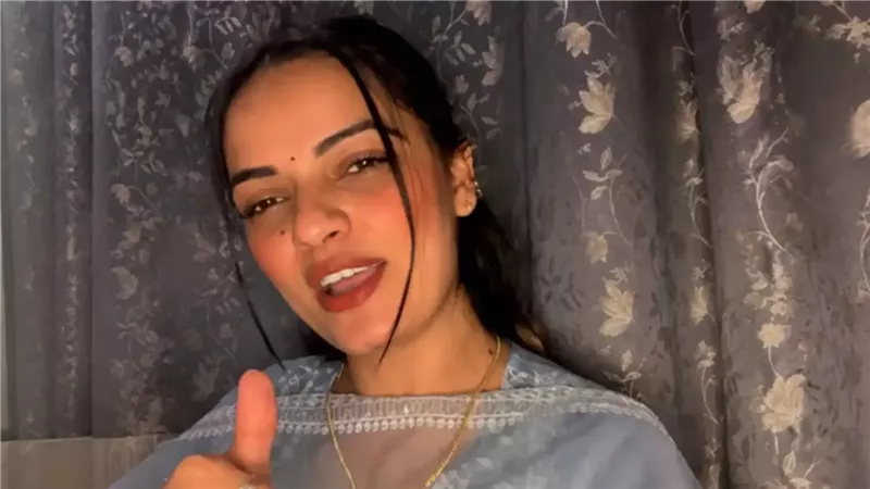 الهند.. وفاة مؤثرة شهيرة بعد اختطافها وإضرام النار في جسدها