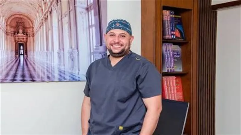 طبيب بجامعة أسيوط يكشف تفاصيل استئصال ورم نادر يزن 260 جرامًا من قلب مريض