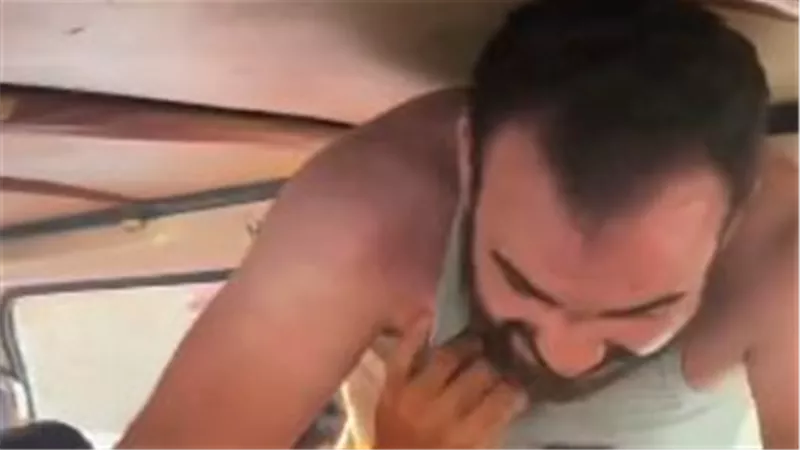 «على الدائري».. سائق ميكروباص يعتدي على راكب وفيديو يوثق لحظة المشاجرة