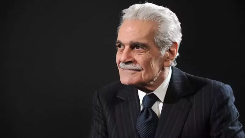 أحد رواد السوشيال ميديا يكشف مواقف إنسانية في حياة الراحل عمر الشريف 