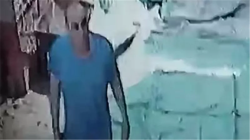 «أنقذونا من البلطجية».. أسرة تستغيث من تهديد شخص لهم بسلاح أبيض في كفر الشيخ