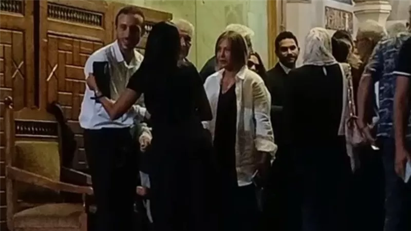 بحضور ليلى علوي و طارق الشناوي.. نجوم الفن يشاركون في عزاء زوج ماريان خوري