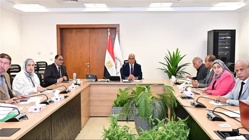 وزير الري يتابع إجراءات التطوير المؤسسي بالوزارة لتعزيز كفاءة الأداء