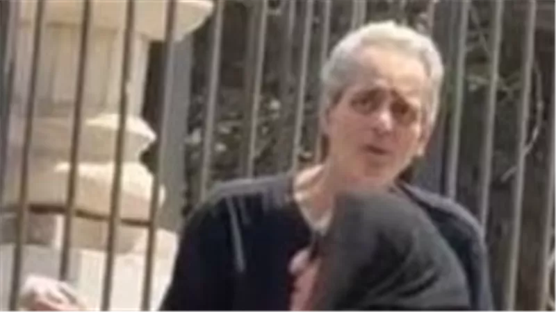 مش مصدق من الصدمة..  أول ظهور للفنان سيف أبو النجا أثناء جنازة ابنته ياسمين