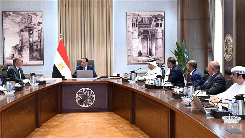 رئيس الوزراء يبحث مع مسؤولي الفجيرة سرعة تنفيذ مشروع 