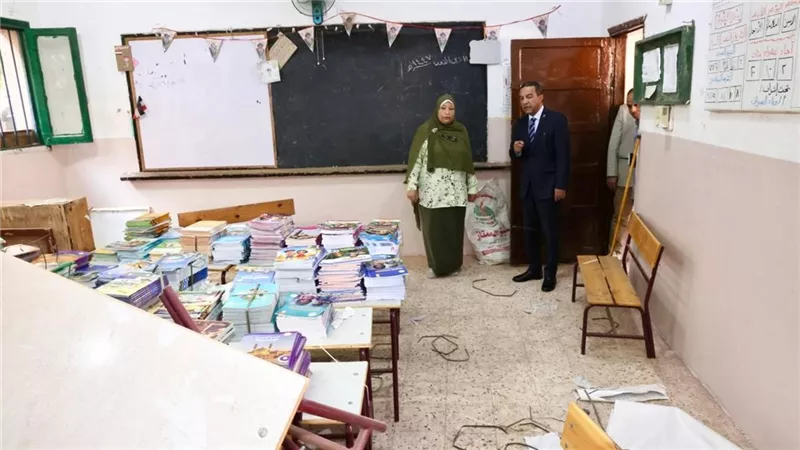 قبل بدء الدراسة.. محافظ المنوفية يفاجئ المدارس ويرصد ملاحظات ويمنح التعليم أسبوعًا