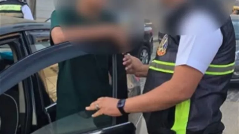 عمره 14 عامًا.. ضبط طفل يقود سيارة دون أوراق وبداخلها أطفال بمدخل كفر الزيات 