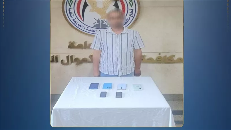 القبض علي منتحل شخصية موظف خدمة عملاء بالبنوك  