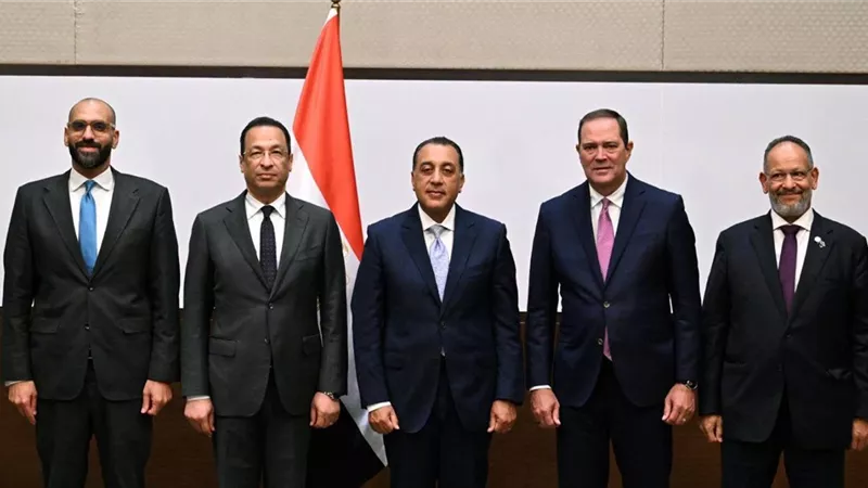 رئيس الوزراء يشهد توقيع خطاب نوايا بين وزارة الاتصالات وشركة 