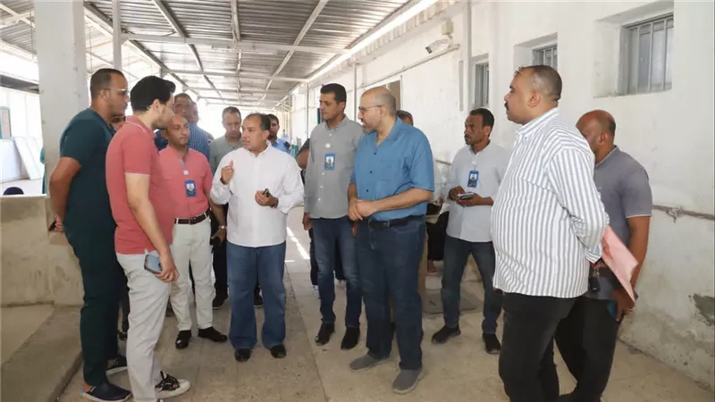 رئيس جامعة قنا يوجه بتعزيز خدمات الطوارئ بمستشفى المعبر بسيارة إسعاف مجهزة