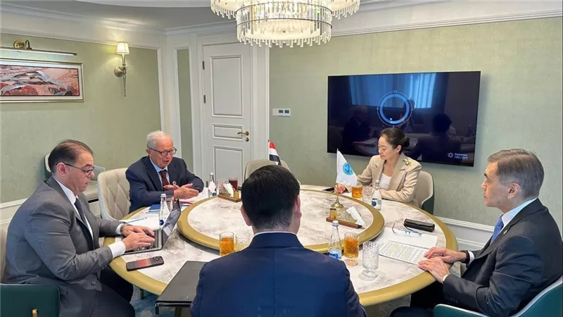 حسين عيسى يلتقي الأمين العام لمنظمة شنغهاي لبحث سبل التعاون