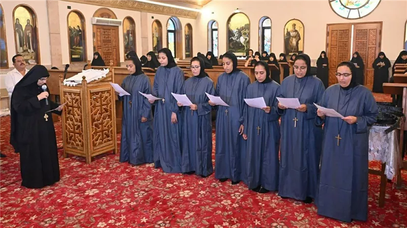  البابا تواضروس يصلي صلوات رهبنة سبع راهبات جديدات بدير مارجرجس