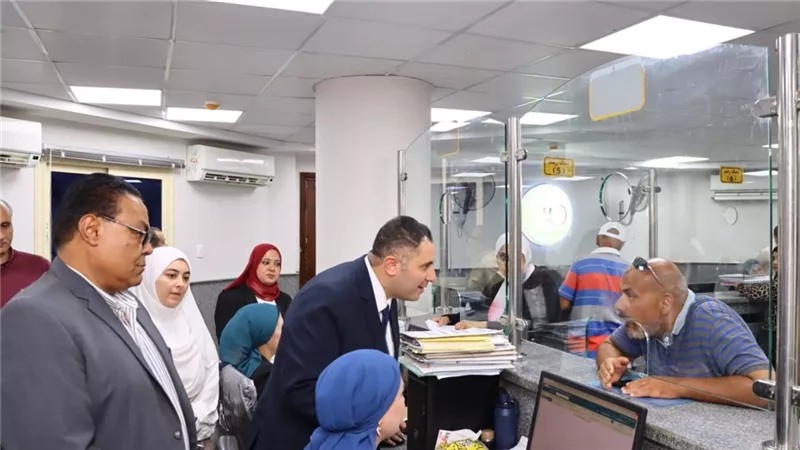 «سرعة إنهاء الإجراءات».. توجيه عاجل من محافظ دمياط خلال جولة بالمركز التكنولوجي