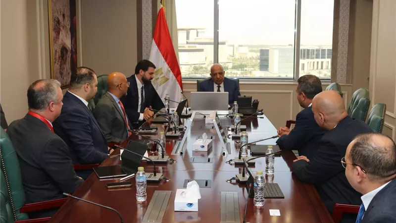 وزير الكهرباء يبحث توفير الطاقة لمشروع عالمي لمراكز البيانات في مصر