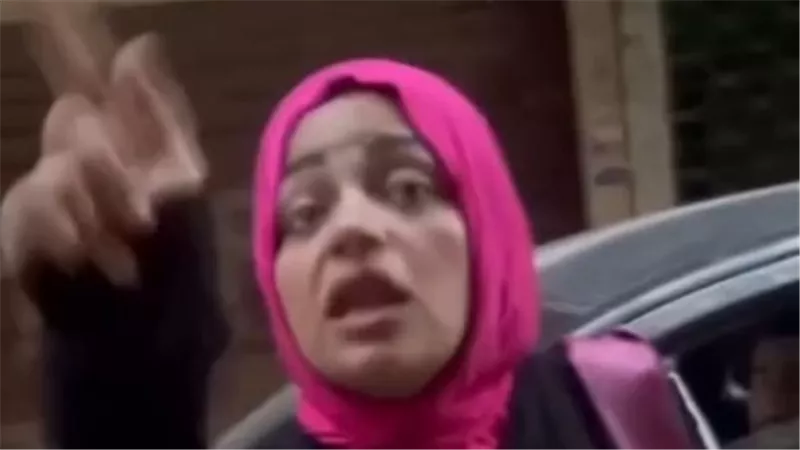 سائق يروي تفاصيل رحلة غريبة من الإسكندرية للهرم انتهت برمي الطوب وبلاغ: «مش زعلان على الفلوس»