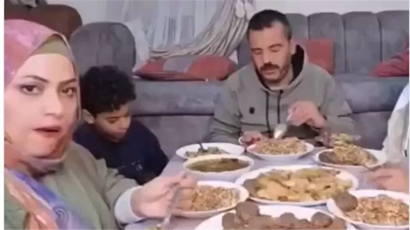  «حياتي مش محتوى اقفلي الكاميرا».. ابن ينفجر في وجه أمه على الهواء بسبب البث المباشر