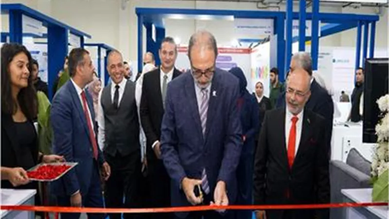 رئيس هيئة سلامة الغذاء يفتتح «Pharmaconex 2026» ويفتتح جناح المكملات الغذائية 