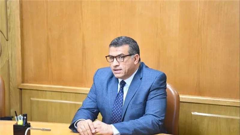 محافظ قنا: توفير 60 خط سيرفيس و2 ميني باص من وإلى المجمع والتعريفة 8 جنيهات 