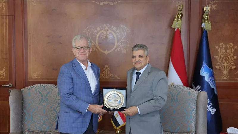 الفريق أسامة ربيع يبحث سبل التعاون المشترك مع القائم بأعمال السفير الأمريكي 