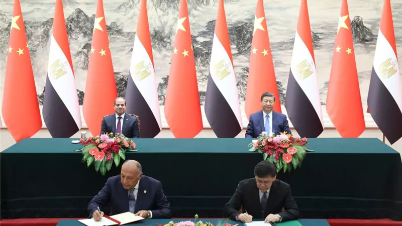 من التجارة إلى التصنيع.. كيف تعزز الصين استثماراتها بقناة السويس؟