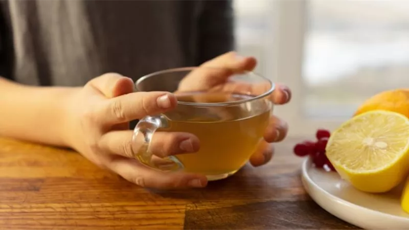 من الزنجبيل إلى الموز.. طرق طبيعية لتخفيف أعراض النزلة المعوية