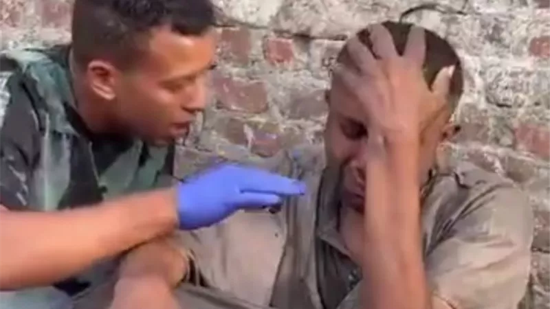 خريج أزهر ينتظر الموت في الشارع.. وصانع محتوى يتدخل لإنقاذه
