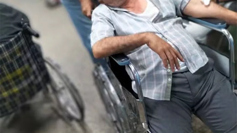 دهّن 24 فصلًا فكانت مكافأته قرار إقالته.. قصة مدير مدرسة تهز القلوب