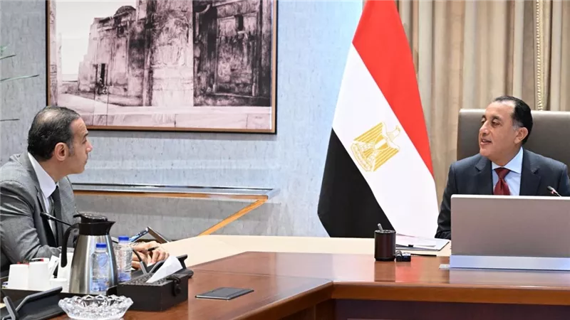 رئيس الوزراء يبحث تعزيز كفاءة الأسواق المالية وحماية حقوق المتعاملين