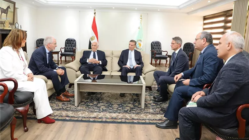 مصر وألمانيا تبحثان تطبيق تكنولوجيات الزراعة العمودية لإنتاج القمح