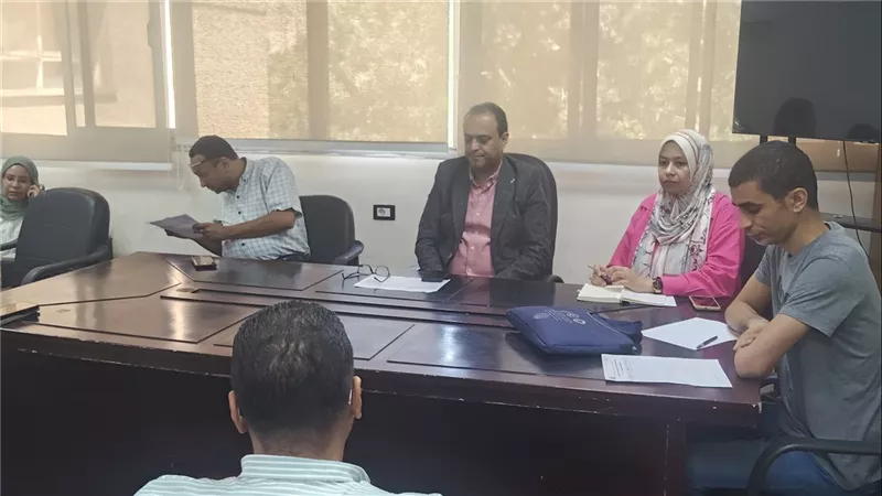 صحة قنا تبحث تطوير خدمات تنظيم الأسرة بالمستشفيات والوحدات الصحية