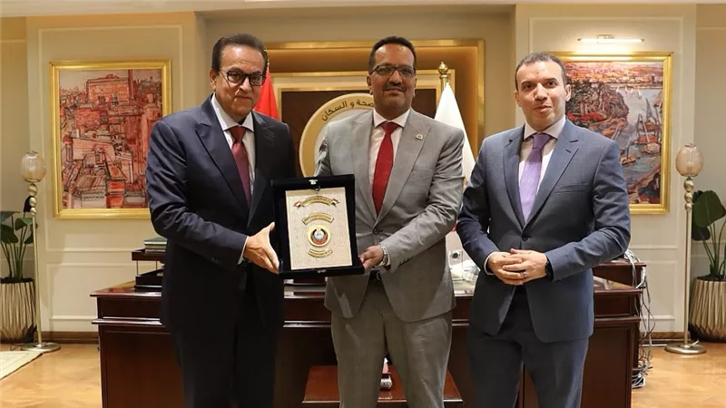 وزير الصحة يُكرم أبطال الإسعاف لإنقاذهم حياة أب استجابوا لنداء طفله في 6 دقائق