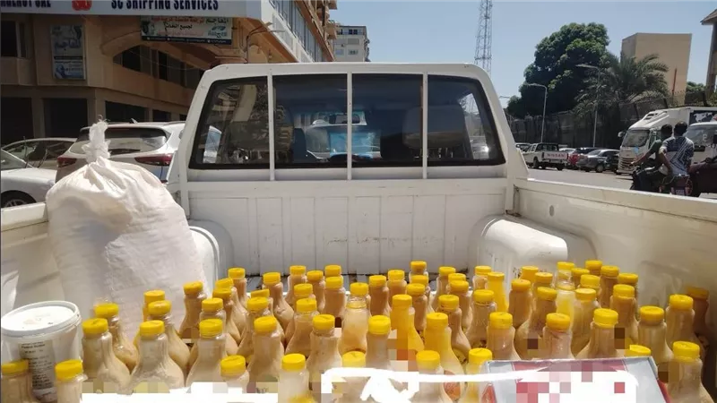  ضبط كميات ضخمة من خامات العصائر والآيس كريم منتهية الصلاحية بمناخ بورسعيد