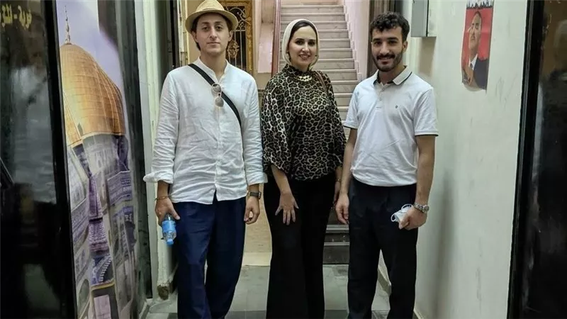  «عزمتهم من البلكونة وطلعوا»..  حكاية أجانب خطفتهم أجواء المولد النبوي في الحزب الناصري 