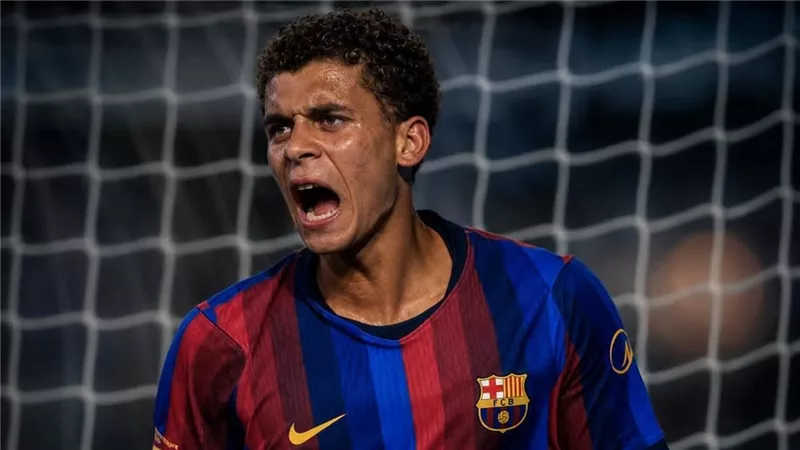 برشلونة وراسينج.. حمزة عبد الكريم على دكة البدلاء للمباراة السادسة بالليجا