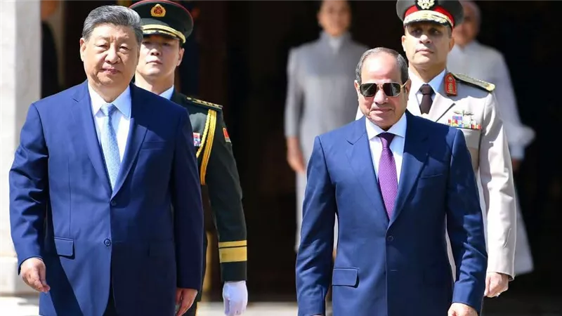 الرئيس السيسي يصطحب نظيره الصيني في جولة داخل المتحف المصري الكبير