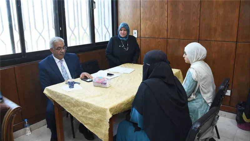رئيس جامعة الأزهر يتفقد اختبارات القدرات بكلية القرآن الكريم للبنات بالقاهرة