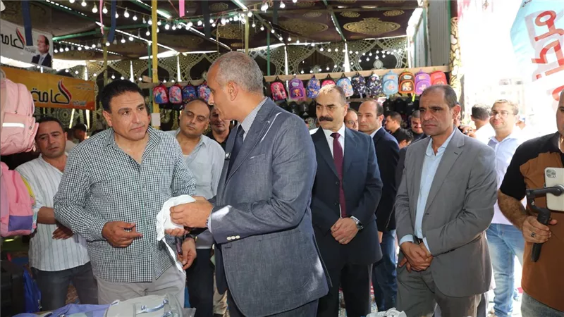 بتخفيضات تصل 35%.. محافظ كفر الشيخ يفتتح معرض «أهلًا مدارس» بميدان الـ47 