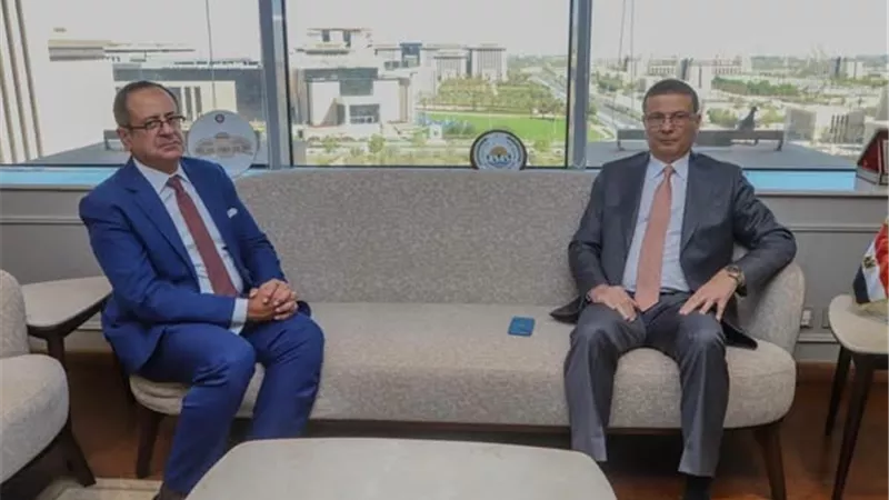 وزير الزراعة يستقبل سفير مصر الجديد لدى العراق لبحث تعزيز التعاون التجاري
