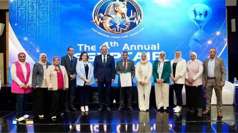 الرقابة الصحية تسلّم مستشفى مصر للطيران شهادة تجديد الاعتماد
