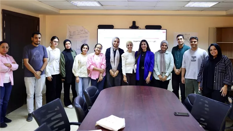 القومي للمرأة يناقش تحديات العالم الرقمي مع طلاب التدريب الصيفي