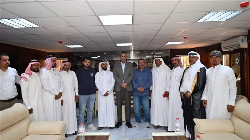 محافظ جنوب سيناء يلتقي مشايخ وعواقل نويبع بمقرمجلس المدينة لبحث مطالب الأهالي