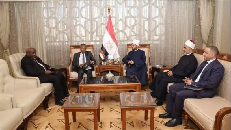 وزير الأوقاف يستقبل سفير السودان لبحث تعزيز التعاون المشترك