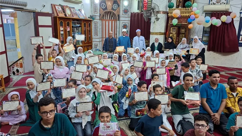 بحضور وكيل الأوقاف.. تكريم 70 من حفظة القرآن الكريم بمسجد القطب بسوهاج