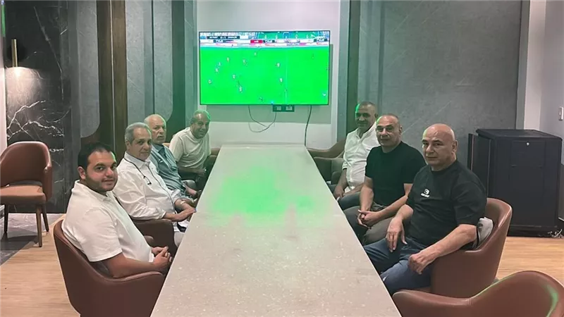احتفالًا بالتجديد..  عزومة عشاء من أبو ريدة للتوأم في حضور مجلس الجبلاية