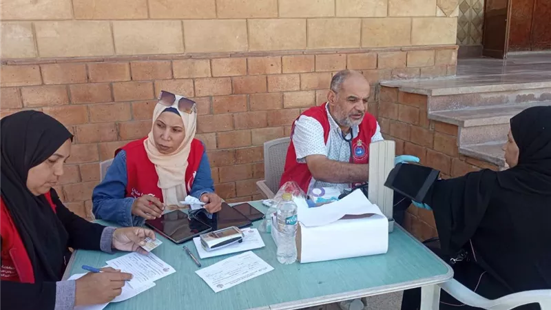 قافلة «الأمراض المزمنة» تفحص العاملين والمواطنين بالجامع الكبير بالسويس 